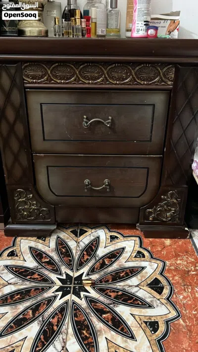 Queen Bed with Dressing Table and 2 Drawer 4