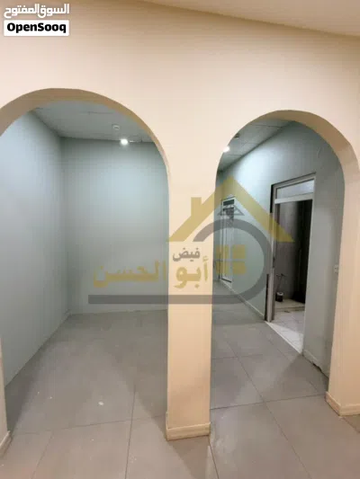 طابق تجاري للايجار في منطقة حي عمان ، المساحة 250 3