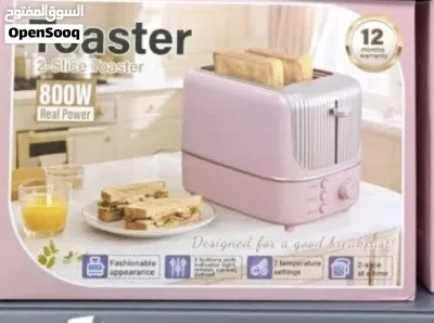 حمّاصة خبز كهربائية لشريحتين (2-Slice Toaster) بلون وردي وتصميم ريترو مميز، تبلغ قدرتها الكهربائ 2