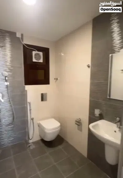 شقة للإيجار في مسقط العذيبه Apartment for rent in Muscat, Al-Azaiba, all bills included, first occu 2