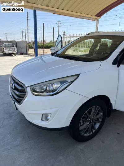 Hyundai Tucson SE 2