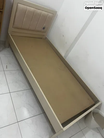 سريرين بدون مرتبه + دولاب للبيع 4