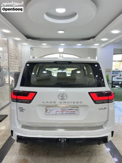 تويوتا لاند كروزر VXR 4