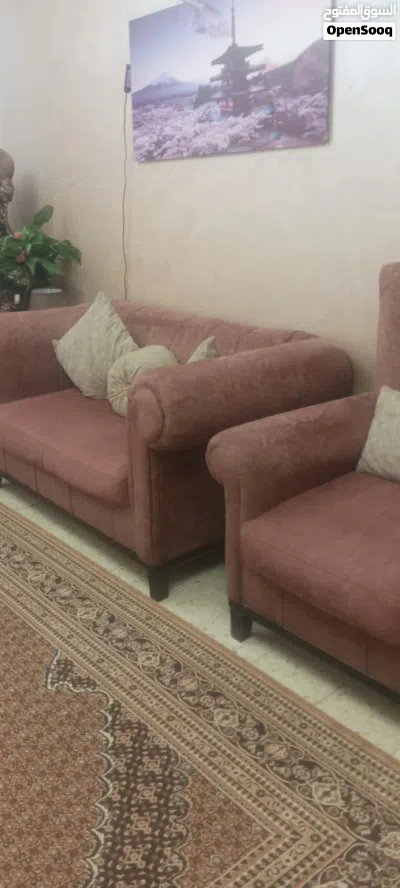 طقم كنب للبيع 9 مقاعد بحالة الوكالة شبه جديد 2