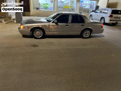 Ford Crown Victoria Standard 4