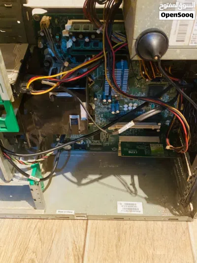 المنتج هو وحدة إمداد طاقة (Power Supply) من شركة HP لجهاز كمبيوتر مكتبي. 4