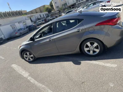 Hyundai Elantra SE 4