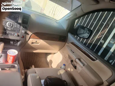 Nissan Armada Platinum 2