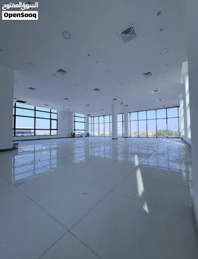 مساحة تجارية طابق بالكامل على شارع البديع الرئيسي 3