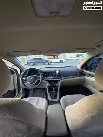 Hyundai Elantra SE 4