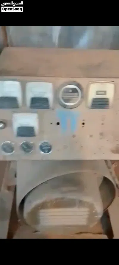 لفة توليد كهرباء صناعه امريكيه بقوة 25kva بجهد 220 معاها سكيدها وخزان النافطه 2