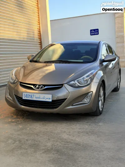Hyundai Elantra SE 4