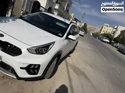 Kia Niro EX Touring 3