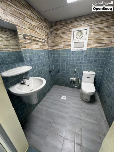 Studio for rent in Alkhuwair prime location ستديو للايجار بالخوير موقع مميز 4