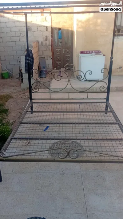تخت مجوز للبيع كبير 4