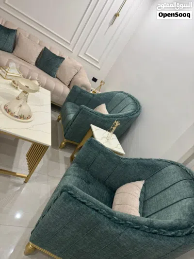 طقم كنب بحالة الجديد للبيع مع طاولاته 3
