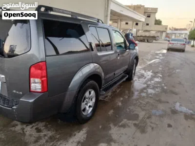 Nissan Pathfinder S 2