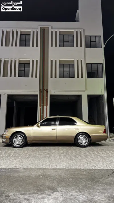 Lexus LS LS 400 3