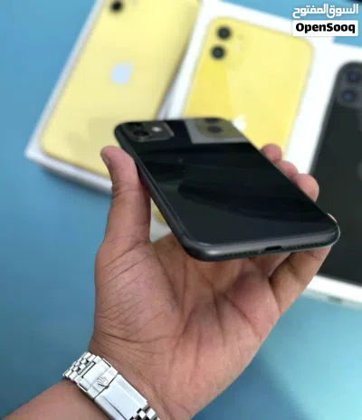 عرض خاص : iPhone 11 128gb الهاتف نظيف جدا بحالة الوكالة بدون اي شموخ أو مشاكل مع ملحقاتة و ضمان 2