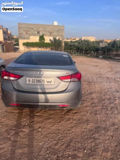 Hyundai Elantra Standard 4