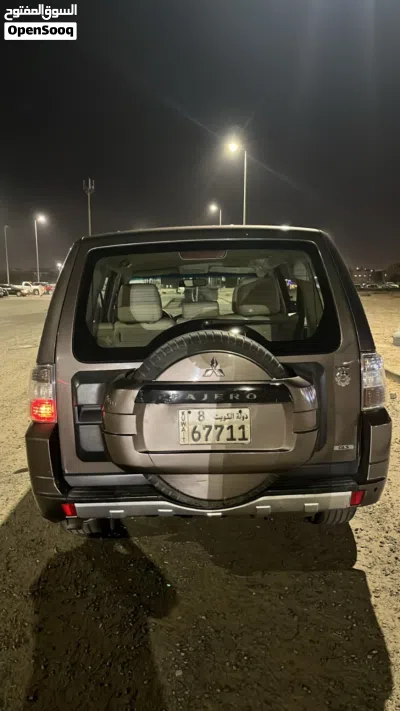 Mitsubishi Pajero Standard 2