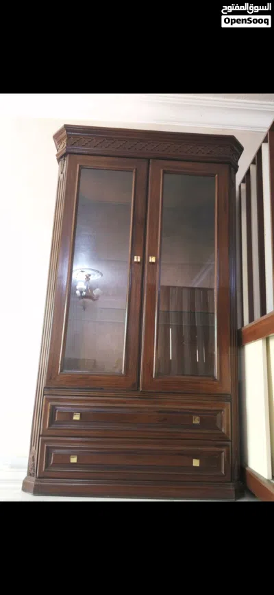 فضيه خشب زان ثقيل لون بني بحالة ممتازه للبيع في عمان / طبربور قابل للتفاوض بشيء بسيط 2