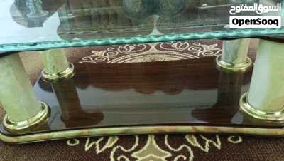 طاولة وسط زجاجية بارجل جرانيت وقاعدة خشبية بحالة ممتازة للبيع بداعي الانتقال والتجديد فقط لا غير ابد 2
