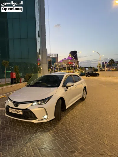 Toyota Corolla LE 4