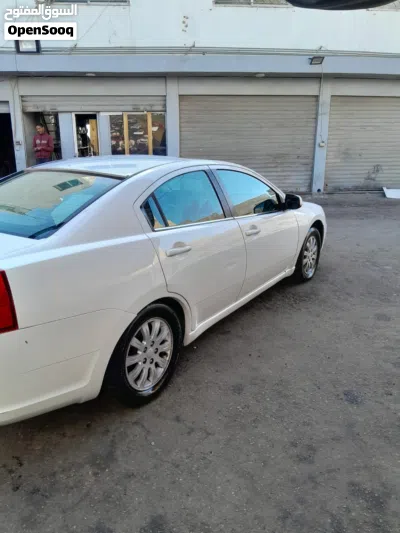 Mitsubishi Galant ES 2