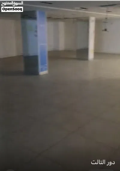 مبنى تجاري من ثلاث طوابق 3