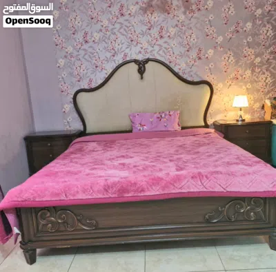 غرفه نوم حجم كبير خشب قديم الطقم بحاله جيدة 3