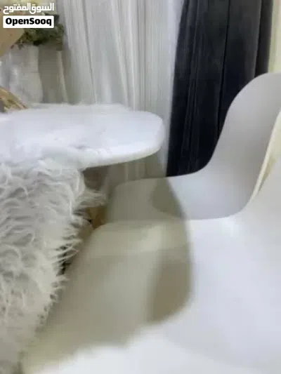 طاولة مع كراسي طعام 4