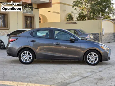 Toyota Yaris Basic 4