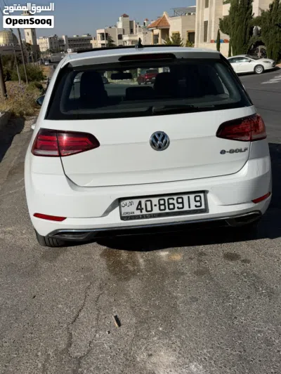 Volkswagen Golf E-Golf 3