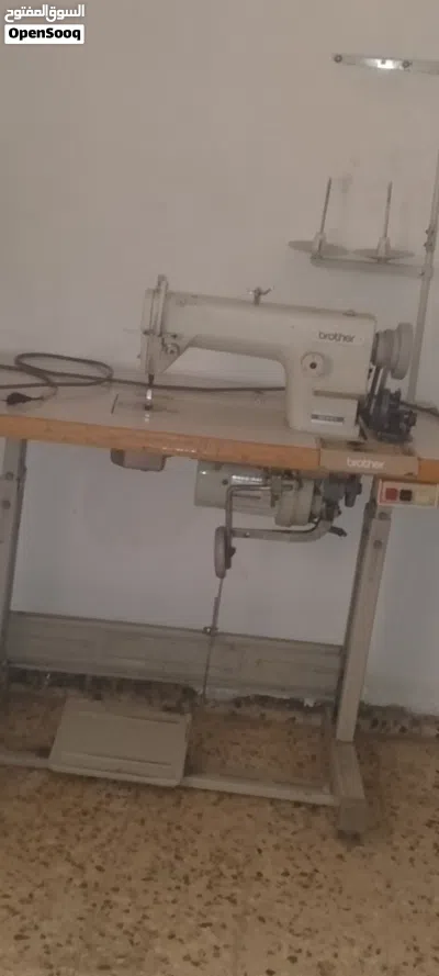 ماكينات خياطة صناعية للبيع (ماكينة أوفرلوك Yamato + ماكينة درزة Brother) بحالة ممتازة 3