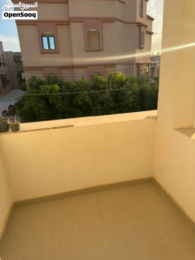 الوسيط لدينا شقه مفروشة طابق الاول مطلوب عرسان أو أعزب واحد أو عنصر النساء أمراة واحد مكان الدريبي 4
