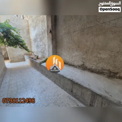شقة لعرسان شبه ارضي مدخل مستقل مع ساحات على الداير 2 مدخلين مشمسة مع احواض زريعة في القصور 3