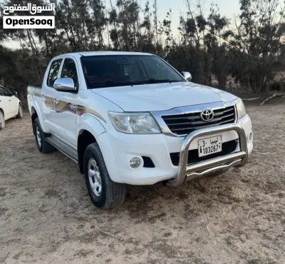 Toyota Hilux Standard 2