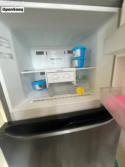 LG refrigerator in good condition for sale 2