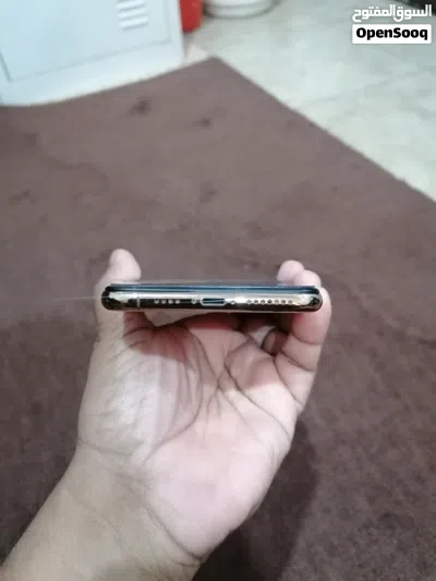 Apple iPhone XS Max 3