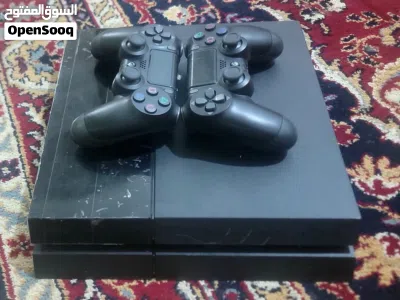 جهاز PS4 Fat شبه جديد + 2 يد وكالة – نظيف جدًا وجاهز للعب 2
