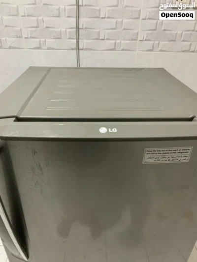 ثلاجه للبيع LG نظيفه حجم وسط 2