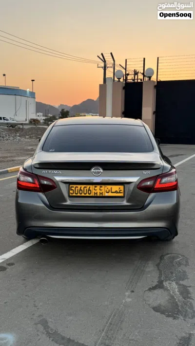 Nissan Altima SR 4