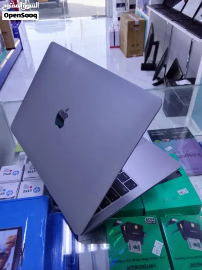 MacBook Pro 2018 نضيف و بدون اي مشاكل 4