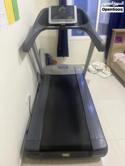 Technogym Excite Professional Treadmill – Excellent Condition 3