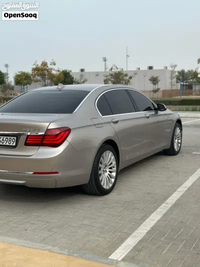 بي ام دبليو الفئة 7 730 4