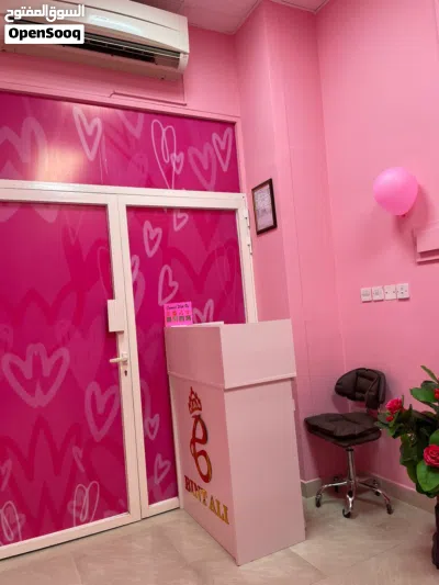 Ladies Beauty Salon located in Al khuwair 33 only 6 month use beauty salon with new machines 2