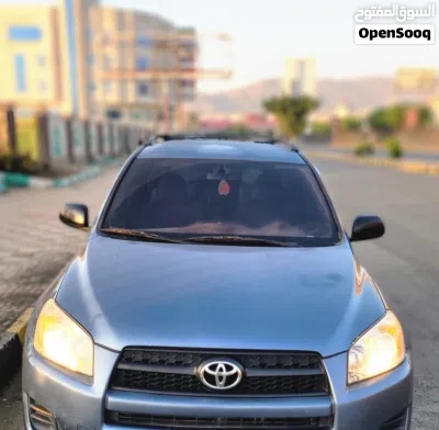 Toyota RAV 4 EX 2