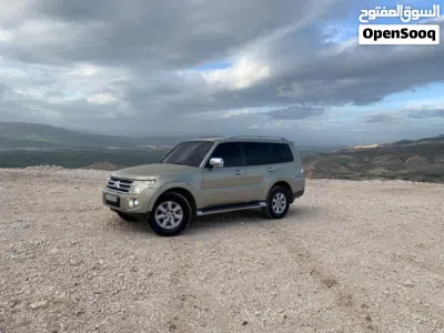 Mitsubishi Pajero GLS 2