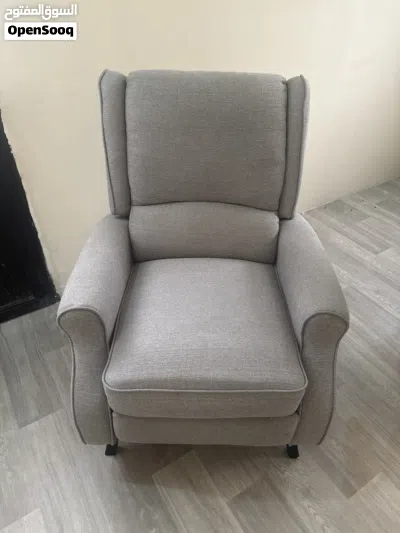 Recliner Sofa Chair – Comfortable & Well Maintained 2